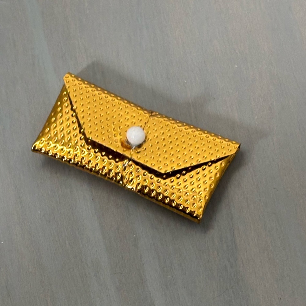 🌟3 for $20 sale. vintage 1960s Barbie gold vinyl dimple dot clutch purse